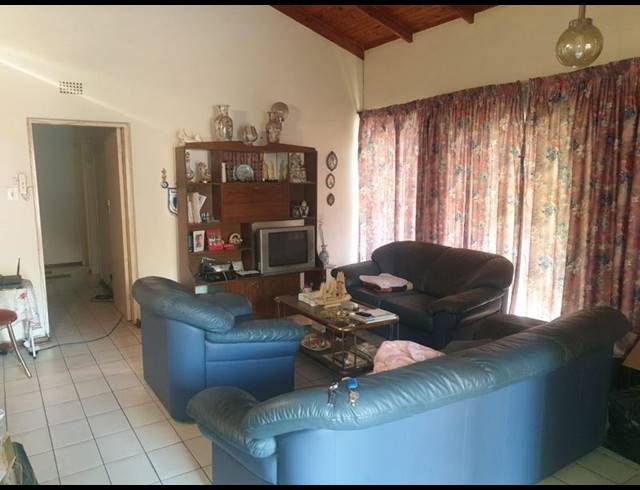 3 BEDROOM TOWNHOUSE FOR SALE IN VANDERBIJLPARK CW 3